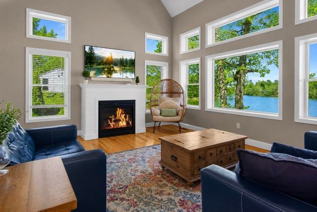 137 Sandy Beach Rd, Plymouth, MA 02360
