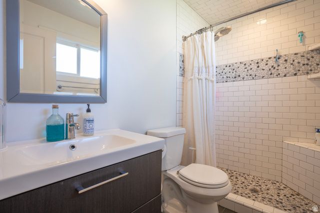 6848 S RUNNING SPRINGS DR, West Jordan, UT 84084