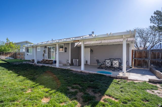 6848 S RUNNING SPRINGS DR, West Jordan, UT 84084