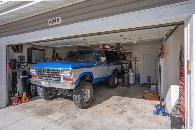 6848 S RUNNING SPRINGS DR, West Jordan, UT 84084