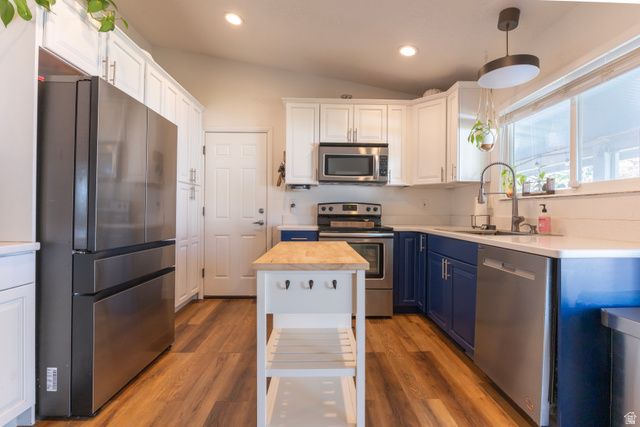 6848 S RUNNING SPRINGS DR, West Jordan, UT 84084