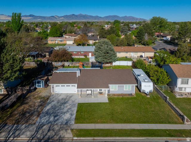 6848 S RUNNING SPRINGS DR, West Jordan, UT 84084