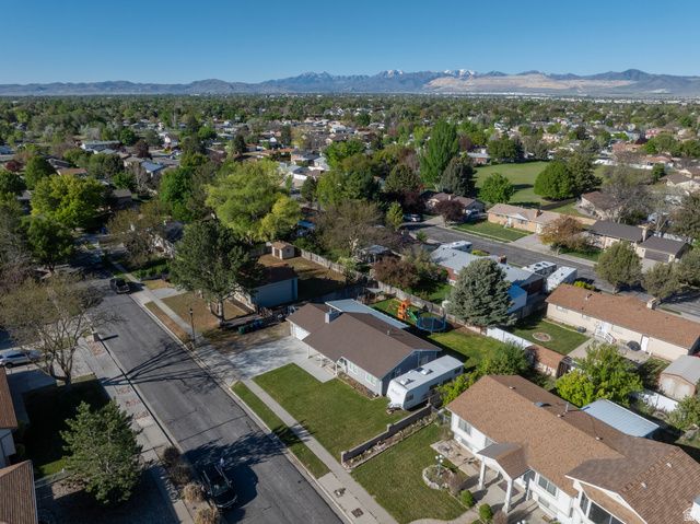 6848 S RUNNING SPRINGS DR, West Jordan, UT 84084