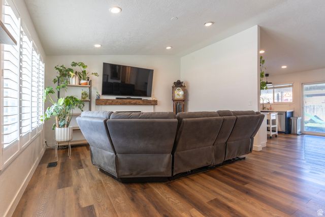 6848 S RUNNING SPRINGS DR, West Jordan, UT 84084