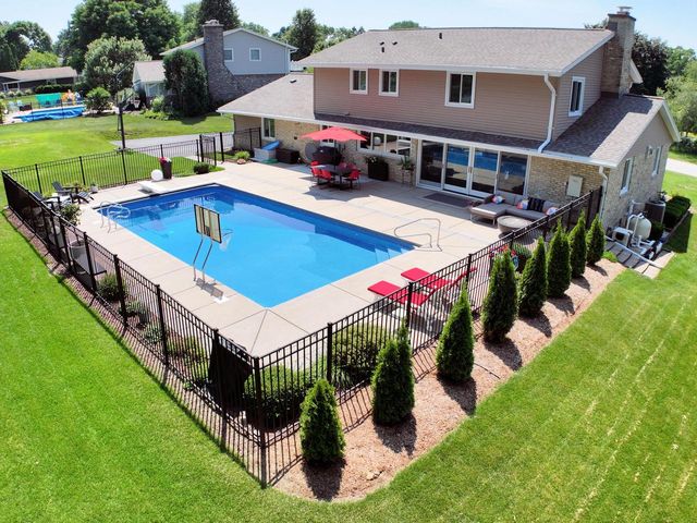 2380 Whippletree LANE, Brookfield, WI 53045