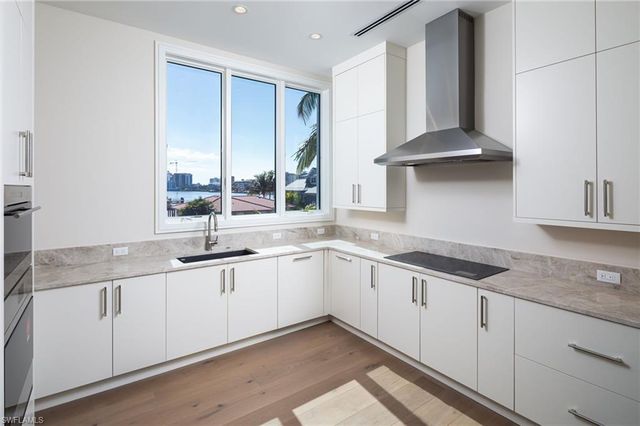 223 Bayview AVE, Naples, FL 34108