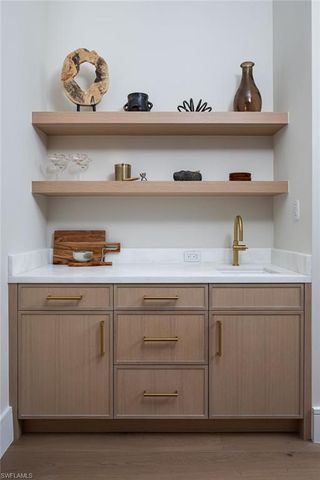 223 Bayview AVE, Naples, FL 34108