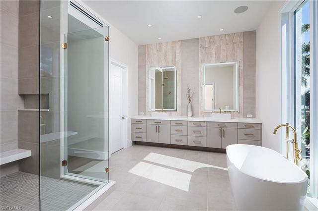 223 Bayview AVE, Naples, FL 34108