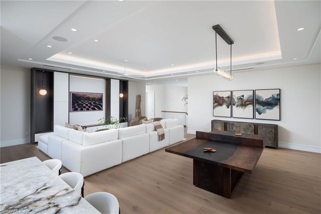 223 Bayview AVE, Naples, FL 34108