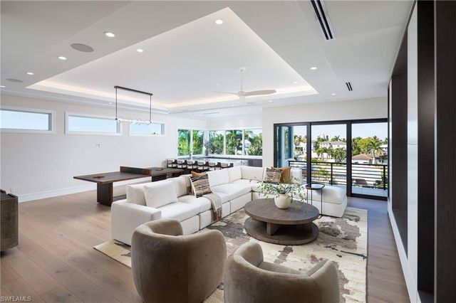 223 Bayview AVE, Naples, FL 34108