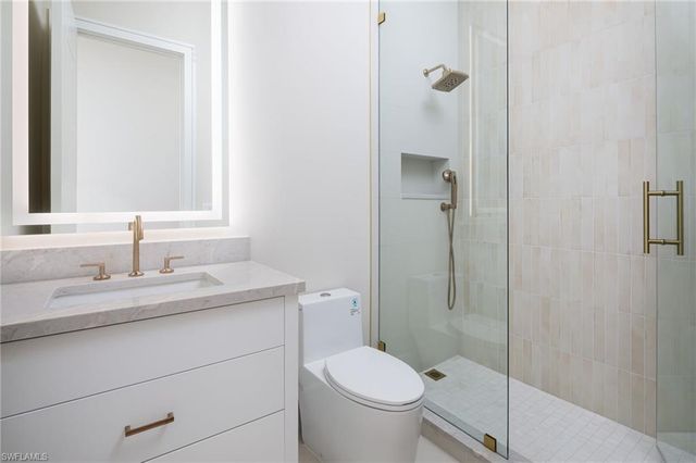 223 Bayview AVE, Naples, FL 34108