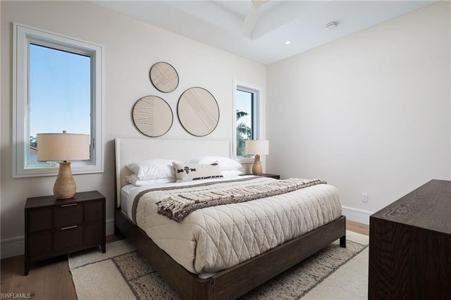 223 Bayview AVE, Naples, FL 34108