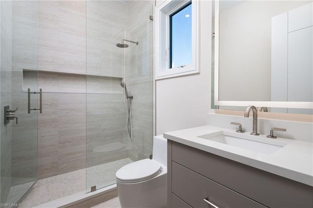 223 Bayview AVE, Naples, FL 34108