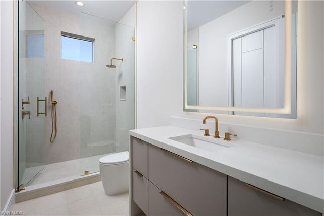 223 Bayview AVE, Naples, FL 34108