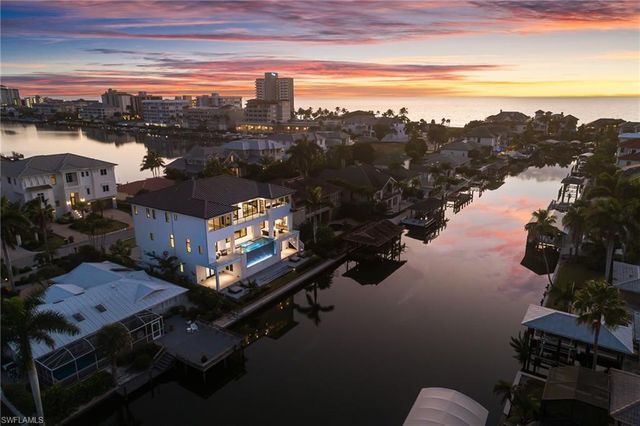 223 Bayview AVE, Naples, FL 34108