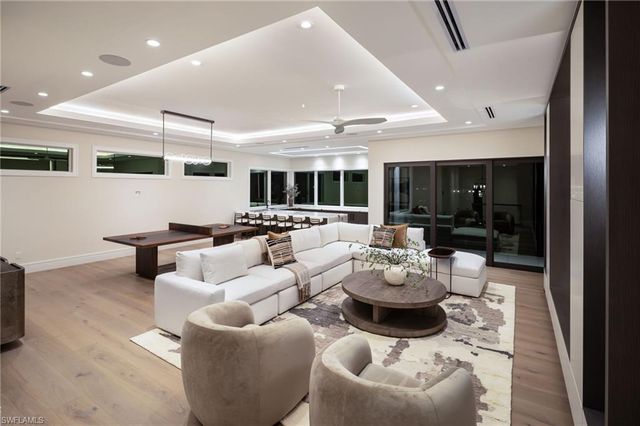 223 Bayview AVE, Naples, FL 34108