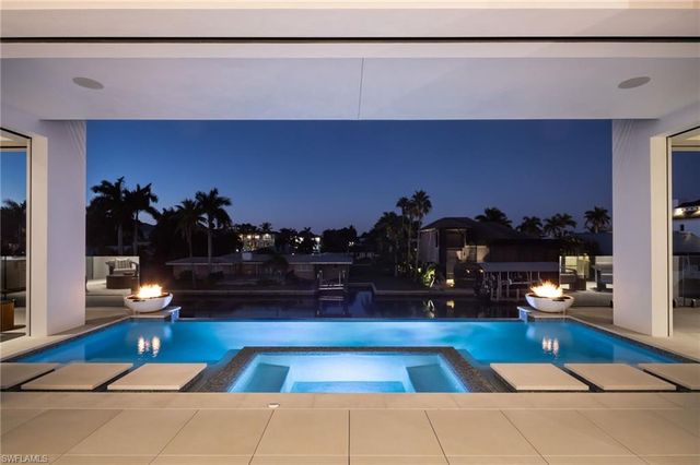 223 Bayview AVE, Naples, FL 34108