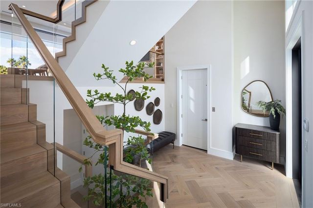 223 Bayview AVE, Naples, FL 34108