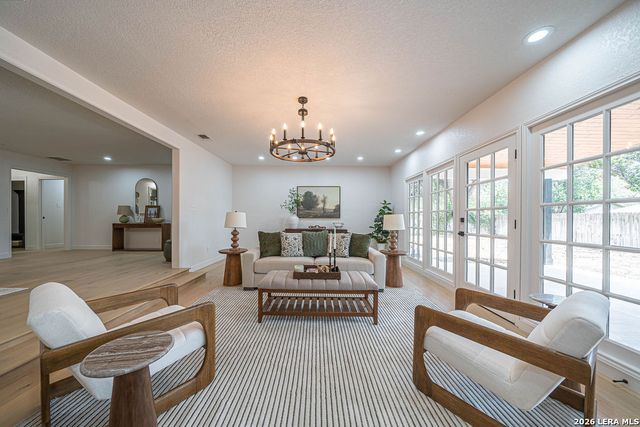 118 Tophill, San Antonio, TX 78209
