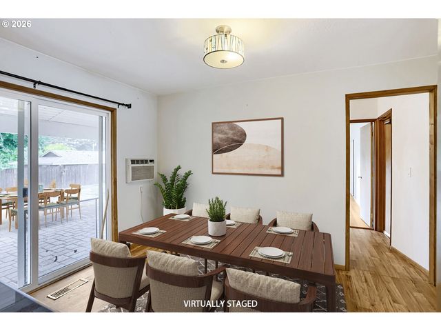 457 Nw YONIA Ct, Hillsboro, OR 97124