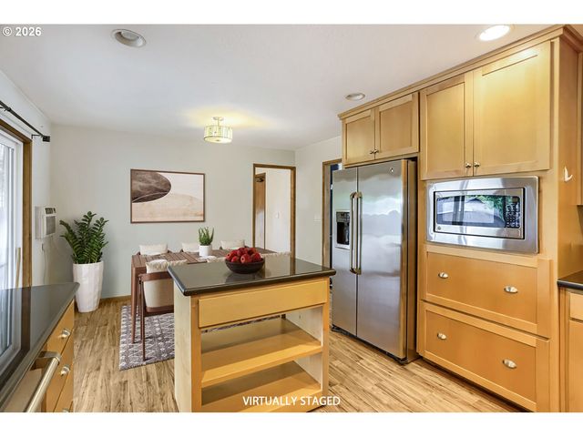 457 Nw YONIA Ct, Hillsboro, OR 97124