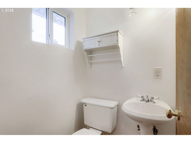 457 Nw YONIA Ct, Hillsboro, OR 97124
