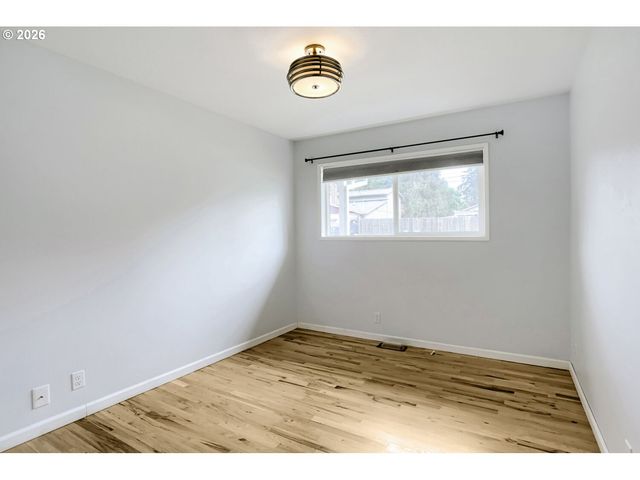 457 Nw YONIA Ct, Hillsboro, OR 97124