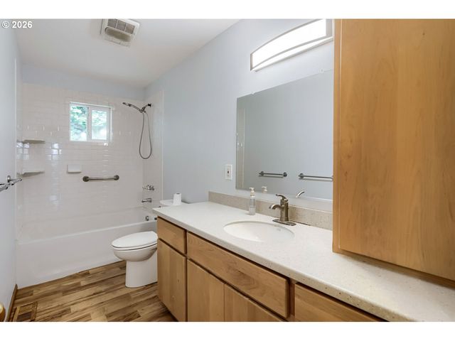 457 Nw YONIA Ct, Hillsboro, OR 97124
