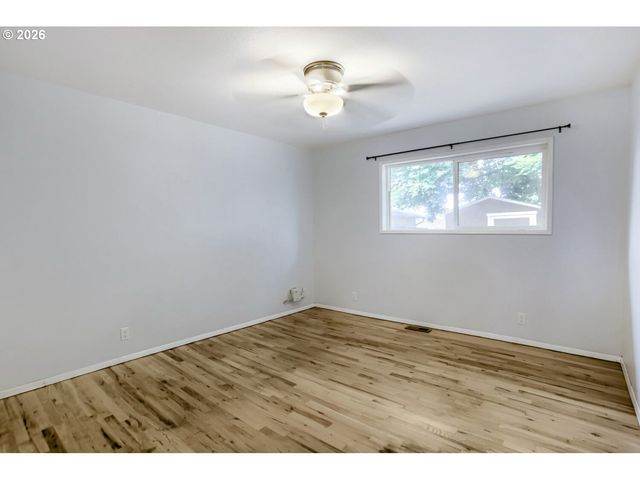 457 Nw YONIA Ct, Hillsboro, OR 97124