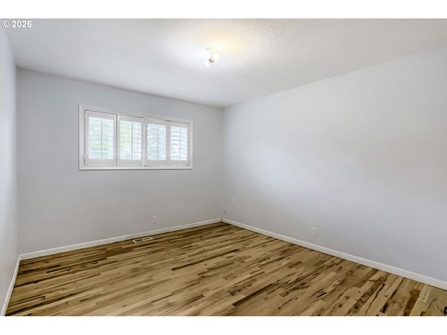 457 Nw YONIA Ct, Hillsboro, OR 97124