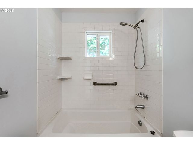 457 Nw YONIA Ct, Hillsboro, OR 97124