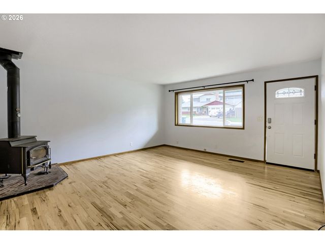 457 Nw YONIA Ct, Hillsboro, OR 97124