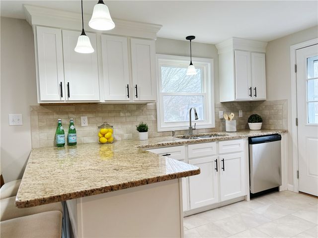 137 Crandall Road, Tiverton, RI 02878