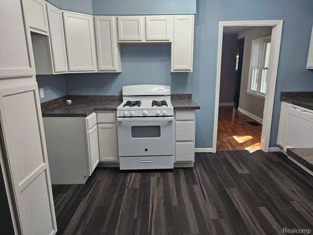 1260 Gilbert Street, Flint Charter Township, MI 48532