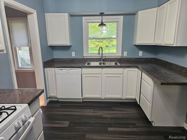 1260 Gilbert Street, Flint Charter Township, MI 48532
