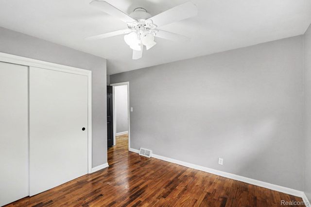 1260 Gilbert Street, Flint Charter Township, MI 48532