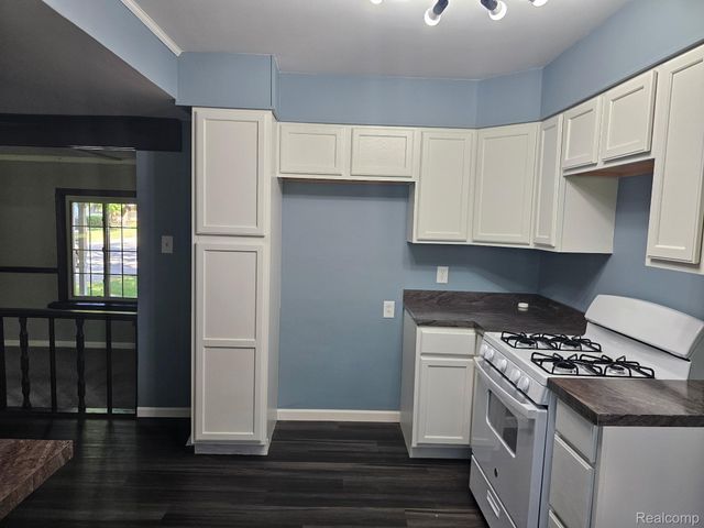 1260 Gilbert Street, Flint Charter Township, MI 48532