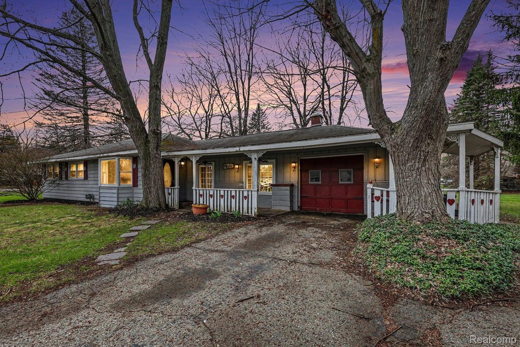1260 Gilbert Street, Flint Charter Township, MI 48532