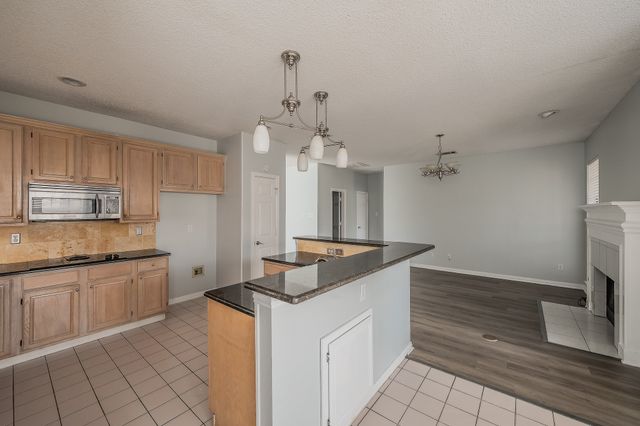 2643 Garden Ridge Lane, Arlington, TX 76006