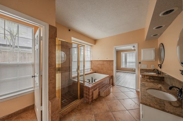 2643 Garden Ridge Lane, Arlington, TX 76006