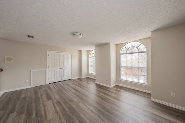 2643 Garden Ridge Lane, Arlington, TX 76006