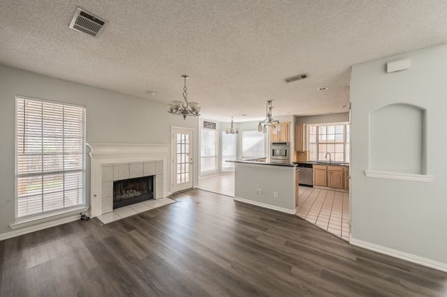 2643 Garden Ridge Lane, Arlington, TX 76006