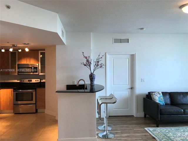 7900 Harbor Island Dr 523, North Bay Village, FL 33141