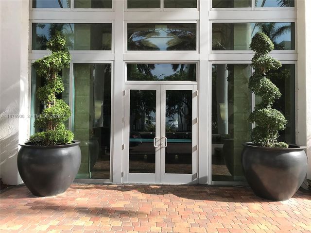 7900 Harbor Island Dr 523, North Bay Village, FL 33141