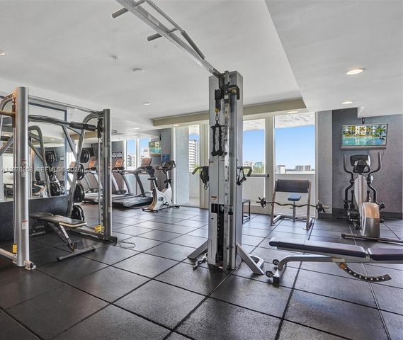 7900 Harbor Island Dr 523, North Bay Village, FL 33141