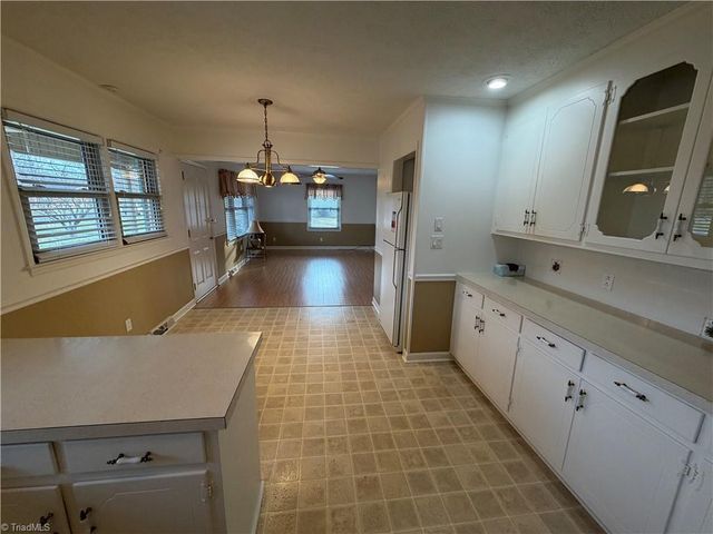 200 Arlington Street, Mount Airy, NC 27030