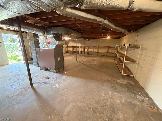 200 Arlington Street, Mount Airy, NC 27030