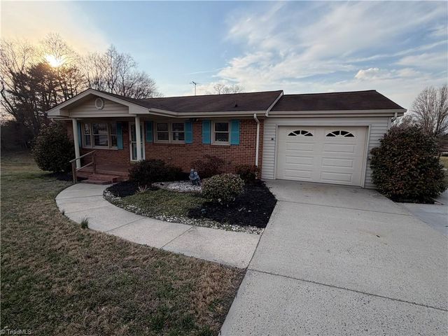 200 Arlington Street, Mount Airy, NC 27030