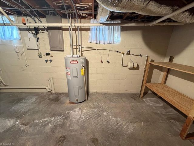 200 Arlington Street, Mount Airy, NC 27030