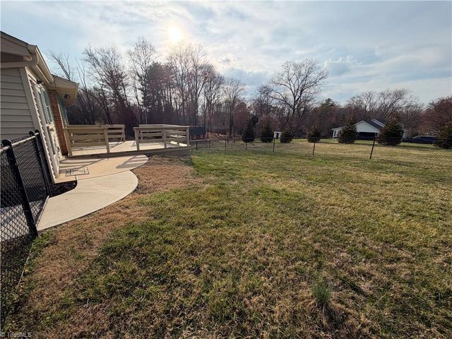 200 Arlington Street, Mount Airy, NC 27030